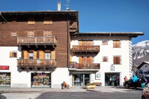 a building with balconies on the side of it at Chalet Meridiana Appartamento 7 in Livigno