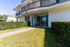 Сад в Summer Time Family Resort
