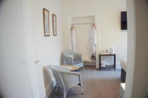 Posezení v ubytování Barns Serviced Accommodation