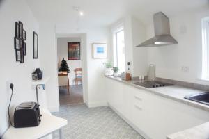 Kuchyň nebo kuchyňský kout v ubytování Barns Serviced Accommodation