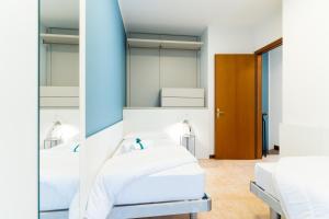 Кровать или кровати в номере Summer Time Family Resort