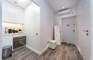 Kuchyňa alebo kuchynka v ubytovaní VICTORY-29 LUXURY APARTMENT CEnTER