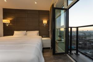 Posteľ alebo postele v izbe v ubytovaní VICTORY-29 LUXURY APARTMENT CEnTER