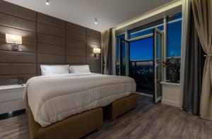 Posteľ alebo postele v izbe v ubytovaní VICTORY-29 LUXURY APARTMENT CEnTER