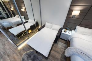 Posteľ alebo postele v izbe v ubytovaní VICTORY-29 LUXURY APARTMENT CEnTER