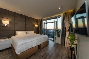 Posteľ alebo postele v izbe v ubytovaní VICTORY-29 LUXURY APARTMENT CEnTER