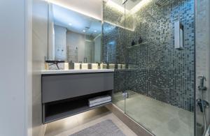 Kúpeľňa v ubytovaní VICTORY-29 LUXURY APARTMENT CEnTER + 37 fotografií