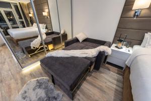 Posteľ alebo postele v izbe v ubytovaní VICTORY-29 LUXURY APARTMENT CEnTER