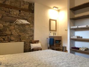 Postel nebo postele na pokoji v ubytování Holiday home Gite Saint Donat