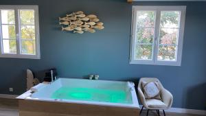 Φωτογραφία από το άλμπουμ του Mas Hinaiti - Suite romantique avec Spa et écran géant de cinéma στο Μονπελιέ +24 φωτογραφίες