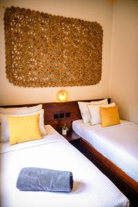 Letto o letti in una camera di Banana Bunks Kandy