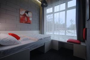 Postel nebo postele na pokoji v ubytování Cubby Hotel