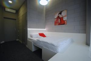 Postel nebo postele na pokoji v ubytování Cubby Hotel