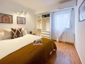 Postel nebo postele na pokoji v ubytování Amplio apartamento en pleno corazón de Alicante