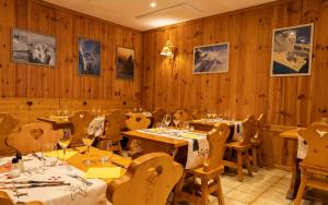 Restaurace v ubytování Hôtel Quin Te Va + 37 fotografií