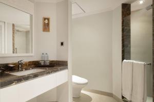 Bagno di AKAR Hotels & Resort Lampung