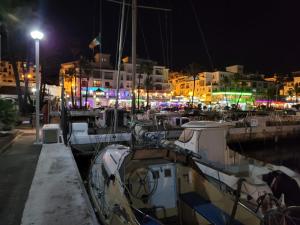 Nespecifikovaný výhled na destinaci Manilva nebo výhled na město při pohledu z apartmánu