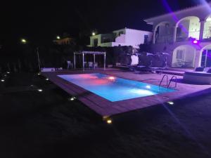 Bazén v ubytování luxury apartments sea views with pool nebo v jeho okolí