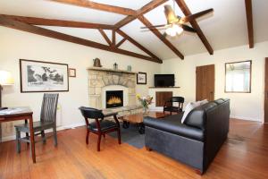 Μια τηλεόραση ή/και κέντρο ψυχαγωγίας στο Forest Lodge