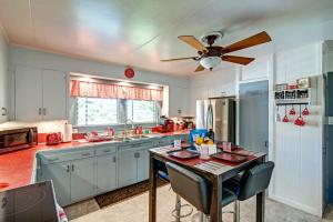 Köök või kööginurk majutusasutuses Hale Leilani - Hilo 3BR cold AC