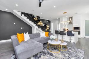 ครัวหรือมุมครัวของ The Suite Spot! Downtown Skyline Views! Sleeps 12
