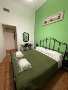 A bed or beds in a room at Appartamento Stazione Termini