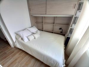 Postel nebo postele na pokoji v ubytování Apartamentos Medano - Lagos de Miramar Deluxe
