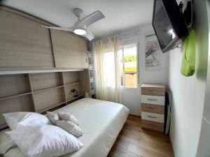 Postel nebo postele na pokoji v ubytování Apartamentos Medano - Lagos de Miramar Deluxe
