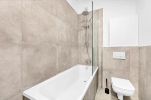 Ένα μπάνιο στο Luxury in City -2-Bright-Secure&FreeParking +7 φωτογραφίες