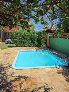 Casa em condominio no Pero - Cabo Frio游泳池或附近泳池