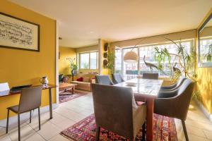 Gallery image of GuestReady - Colourful and Homelike Apt in the 11th arrond in Paris +8 photos