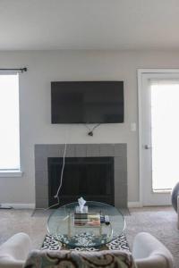 A television and/or entertainment center at Entire cozy nest minutes from Dulles Airport