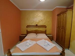 Postel nebo postele na pokoji v ubytování Villa Aleksandra - T