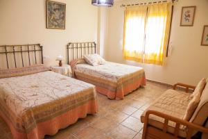 Säng eller sängar i ett rum på Casas Rurales Arroal