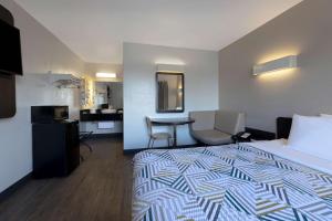 Postel nebo postele na pokoji v ubytování Motel 6-San Antonio, TX - West SeaWorld