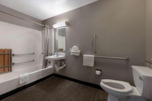 Koupelna v ubytování Motel 6-San Antonio, TX - West SeaWorld