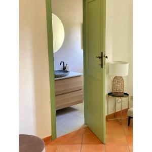 Posteľ alebo postele v izbe v ubytovaní Villa Casa Collina Castelfalfi with amazing salt waterpool & AIRCO & VIP service