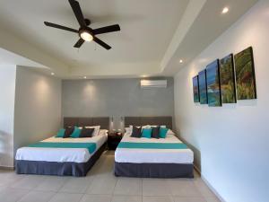 Кровать или кровати в номере Hotel Naoz