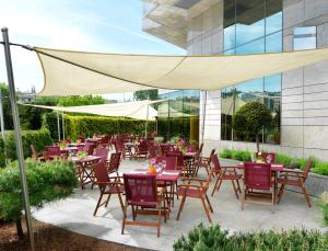 Reštaurácia alebo iné gastronomické zariadenie v ubytovaní Regent Warsaw Hotel