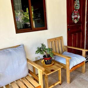 Bambito´s Café & Hostel的休息区