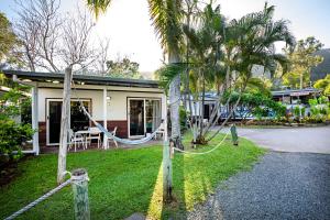 Gallery image of Bush Village Holiday Cabins in Airlie Beach