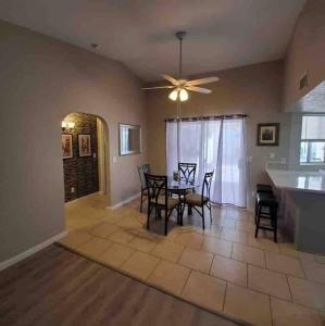 Φωτογραφία από το άλμπουμ του Lake Havasu Retreat w pool Everything Nearby! σε Lake Havasu City