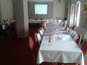 Restoran atau tempat lain untuk makan di Hotel Černý Orel Žatec