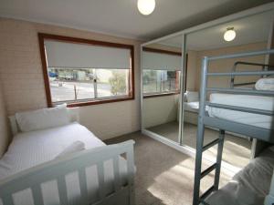A bunk bed or bunk beds in a room at Sponars Onshore Apartment 1 - FREE unlimited WIFI
