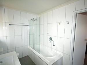 A bathroom at Sponars Onshore Apartment 1 - FREE unlimited WIFI
