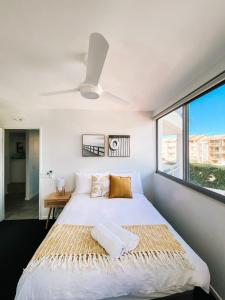 Krevet ili kreveti u jedinici u okviru objekta Oceanside Resort - Absolute Beachfront Apartments