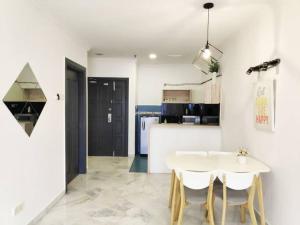 Nhà bếp/bếp nhỏ tại Eco One Bedroom Apartment @ Jalan Ampang, 3 pax