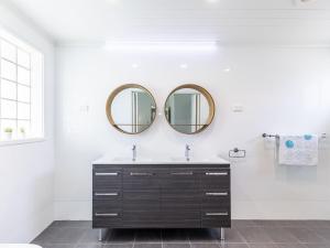 Ocean Palms 11 Prentice Place with a private pool的一间浴室