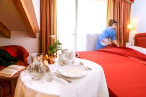 Postel nebo postele na pokoji v ubytování Sartori's Hotel
