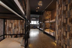 Ένα ή περισσότερα κρεβάτια σε δωμάτιο στο Topbunk Hostel
